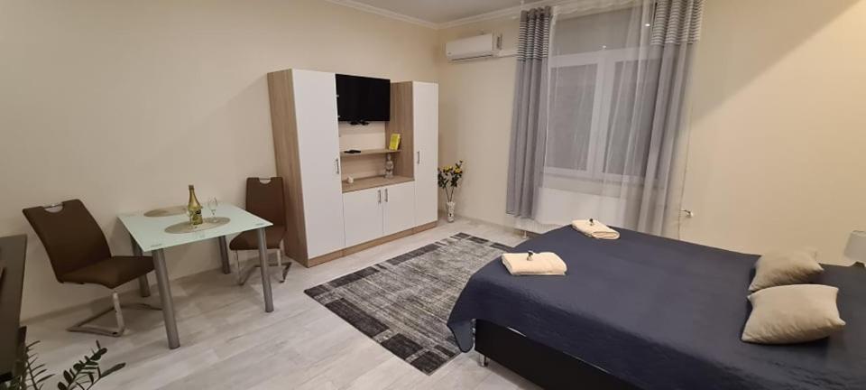 Rozsa Apartmanhaz Seghedin Exterior foto