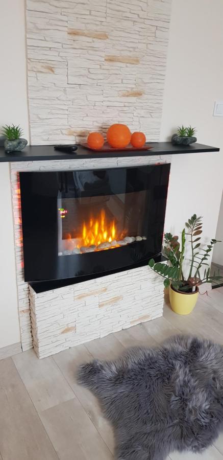 Rozsa Apartmanhaz Seghedin Exterior foto