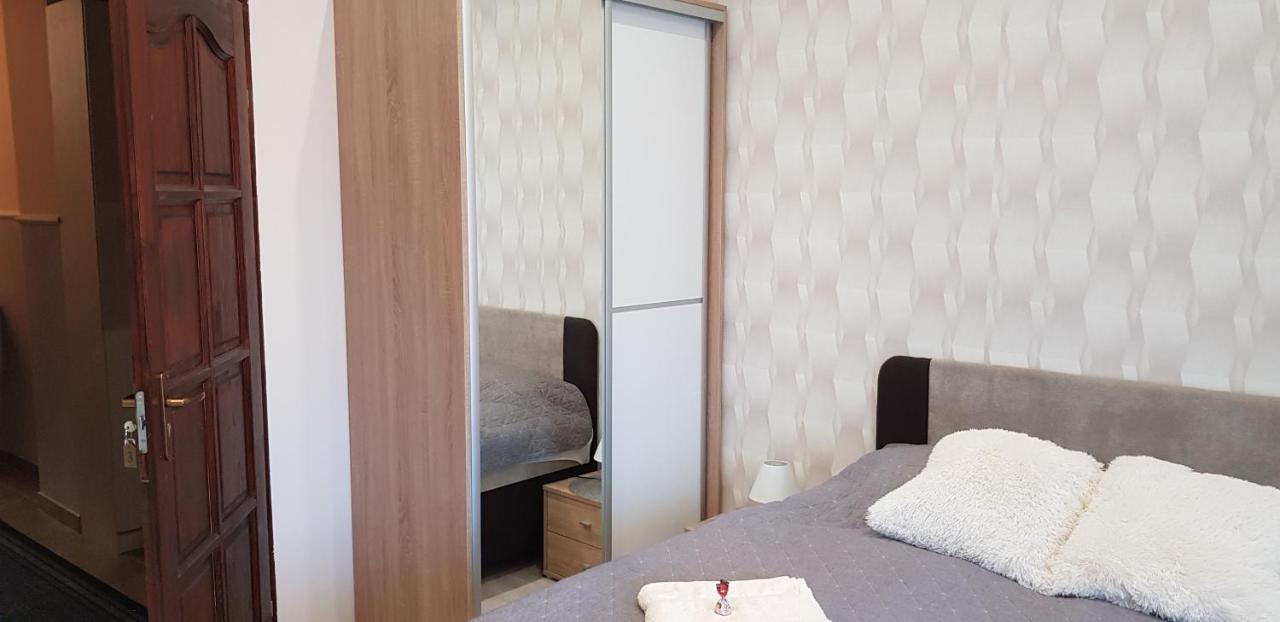 Rozsa Apartmanhaz Seghedin Exterior foto