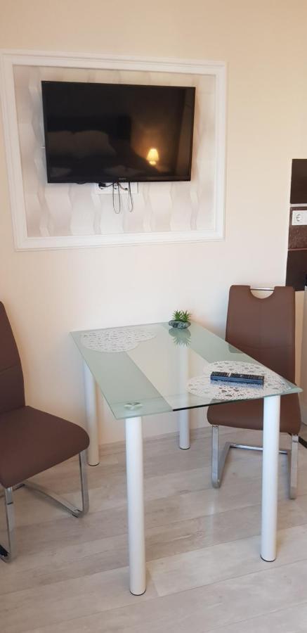 Rozsa Apartmanhaz Seghedin Exterior foto