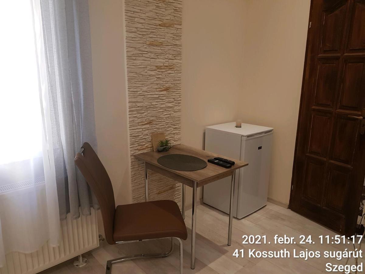 Rozsa Apartmanhaz Seghedin Exterior foto
