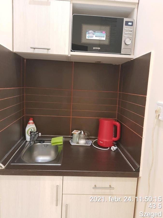 Rozsa Apartmanhaz Seghedin Exterior foto