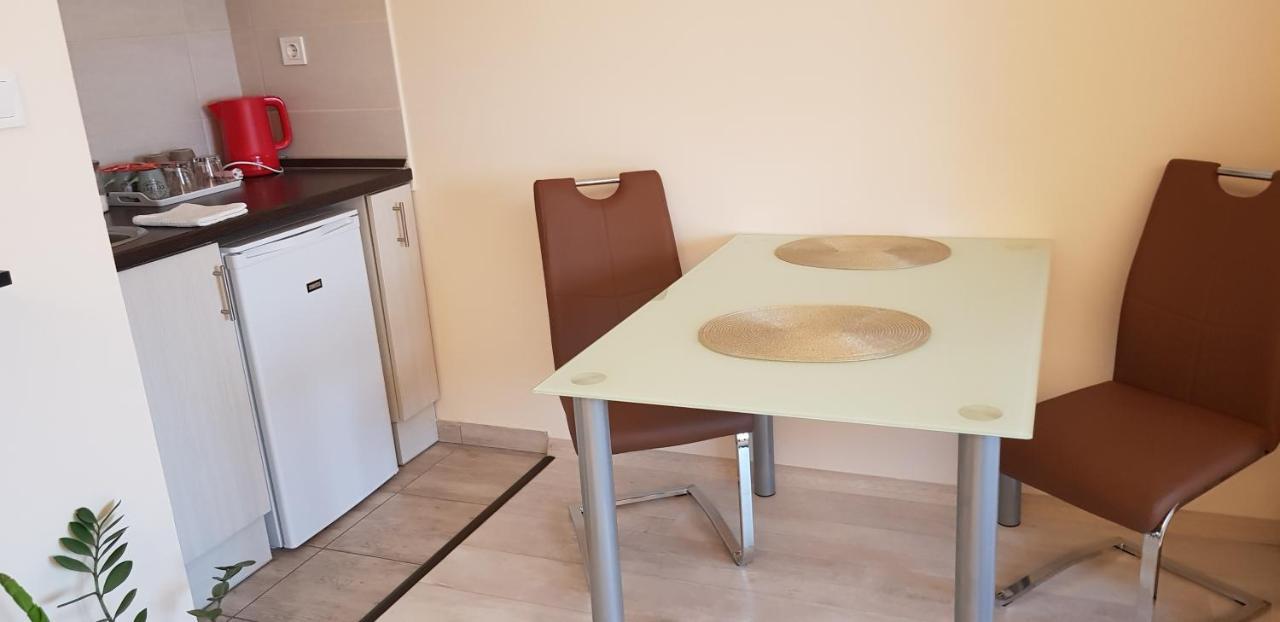 Rozsa Apartmanhaz Seghedin Exterior foto
