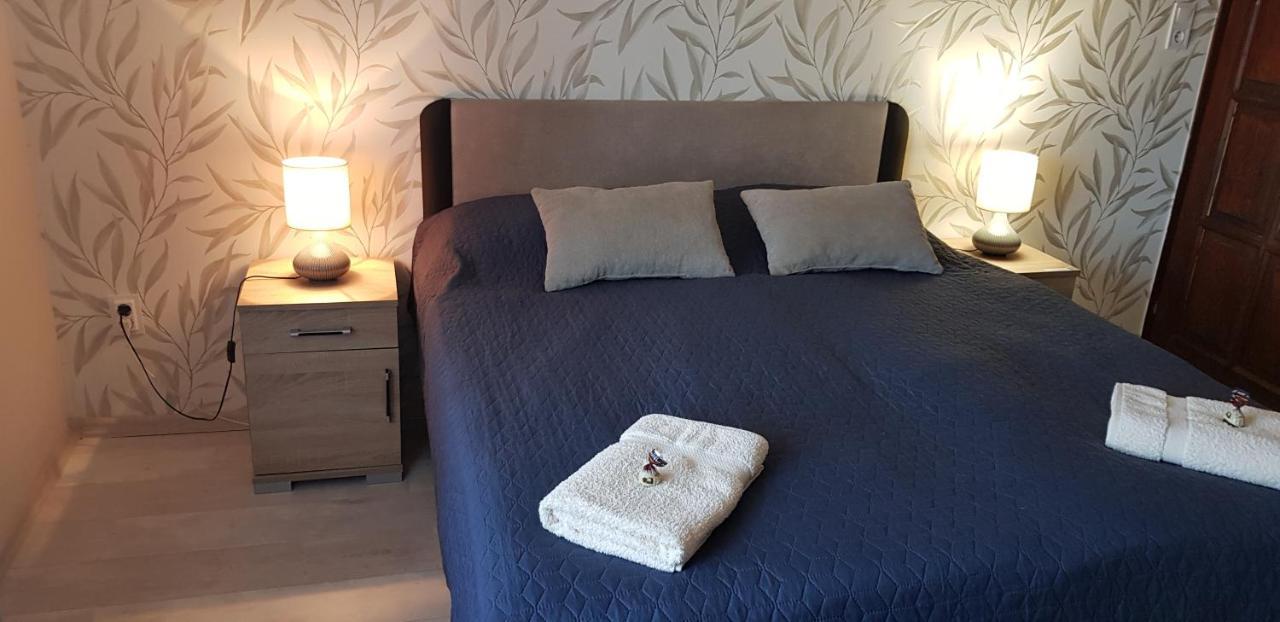 Rozsa Apartmanhaz Seghedin Exterior foto