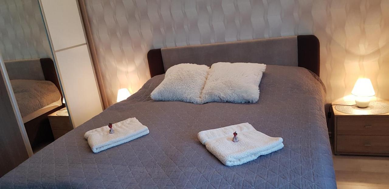 Rozsa Apartmanhaz Seghedin Exterior foto