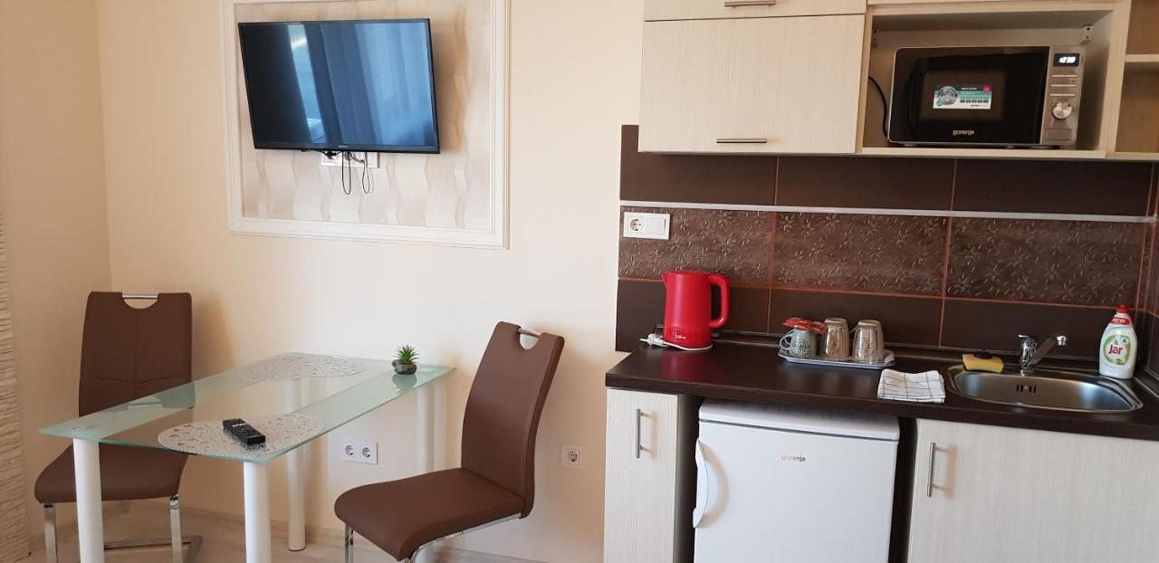 Rozsa Apartmanhaz Seghedin Exterior foto