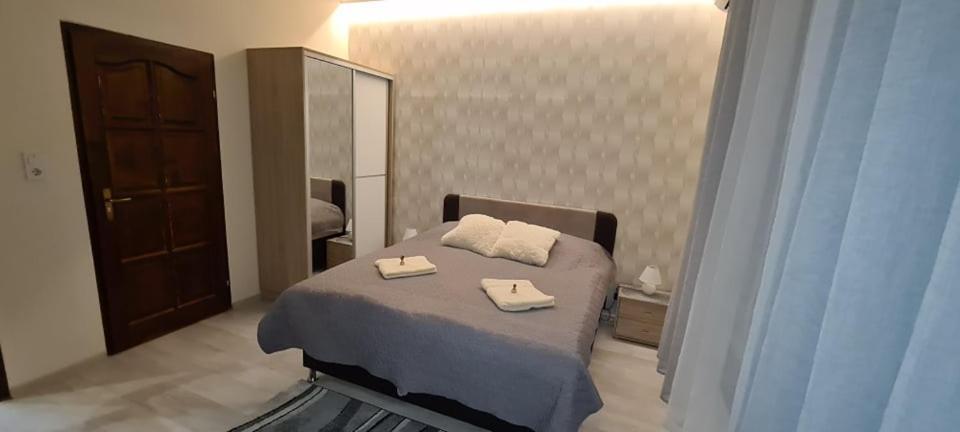 Rozsa Apartmanhaz Seghedin Exterior foto