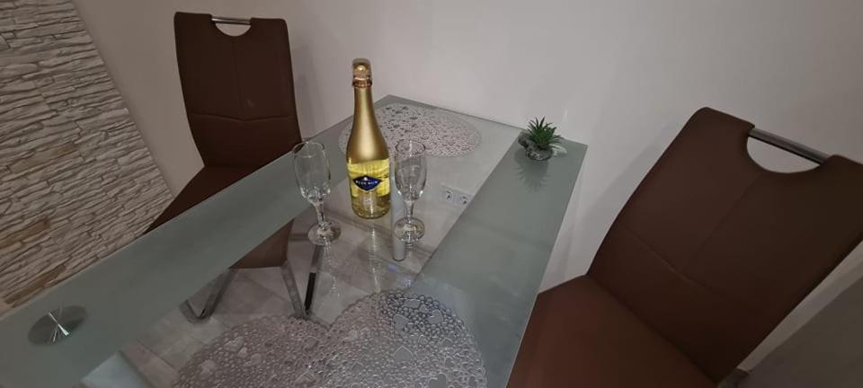 Rozsa Apartmanhaz Seghedin Exterior foto