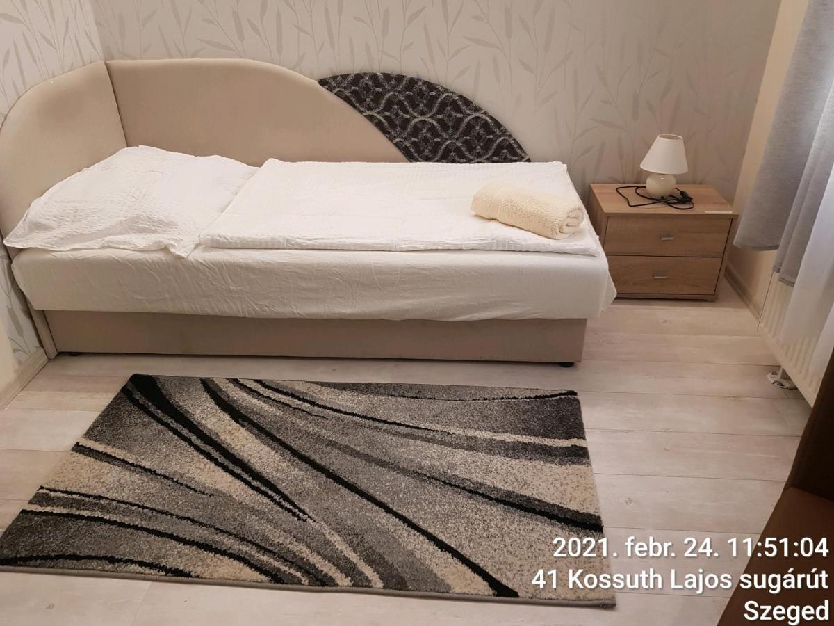 Rozsa Apartmanhaz Seghedin Exterior foto