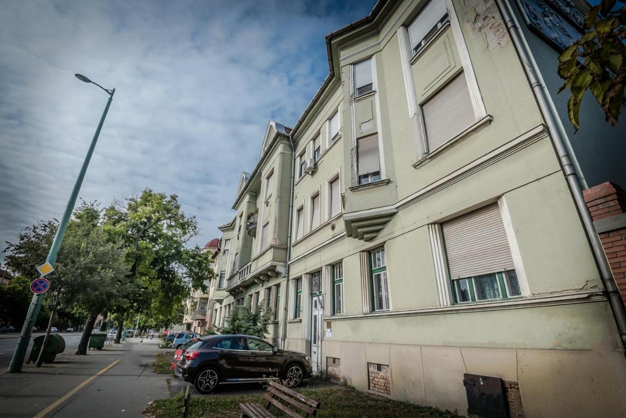 Rozsa Apartmanhaz Seghedin Exterior foto