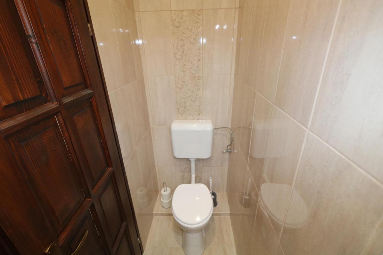 Rozsa Apartmanhaz Seghedin Exterior foto