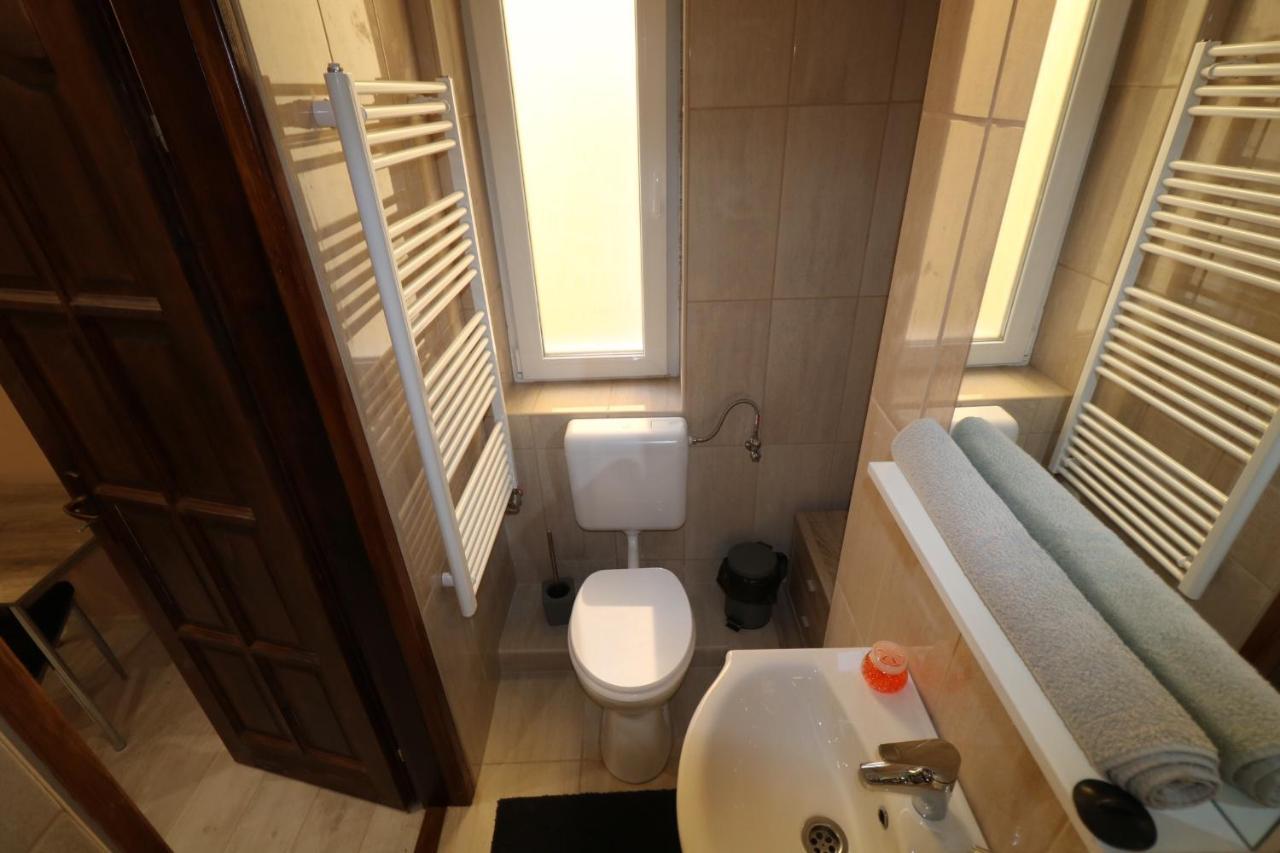 Rozsa Apartmanhaz Seghedin Exterior foto