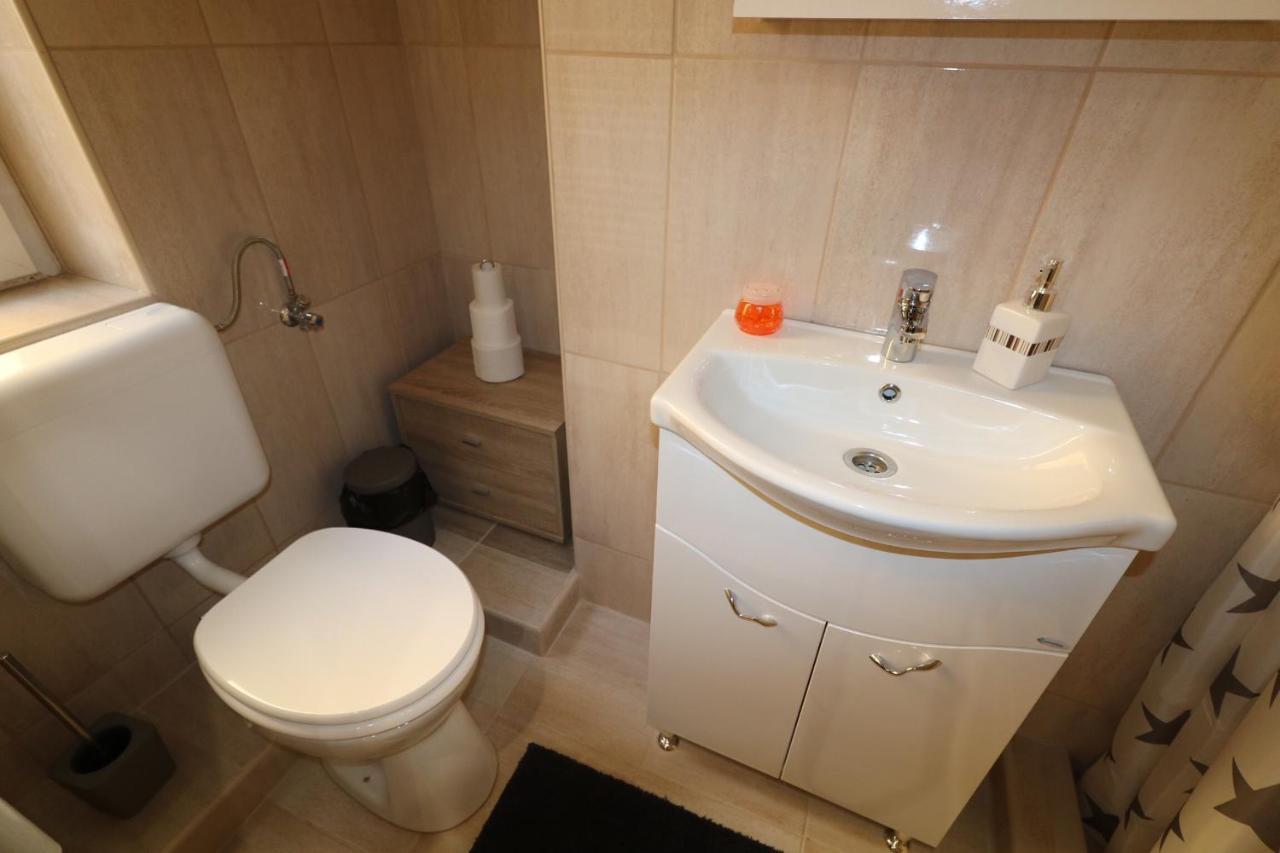 Rozsa Apartmanhaz Seghedin Exterior foto